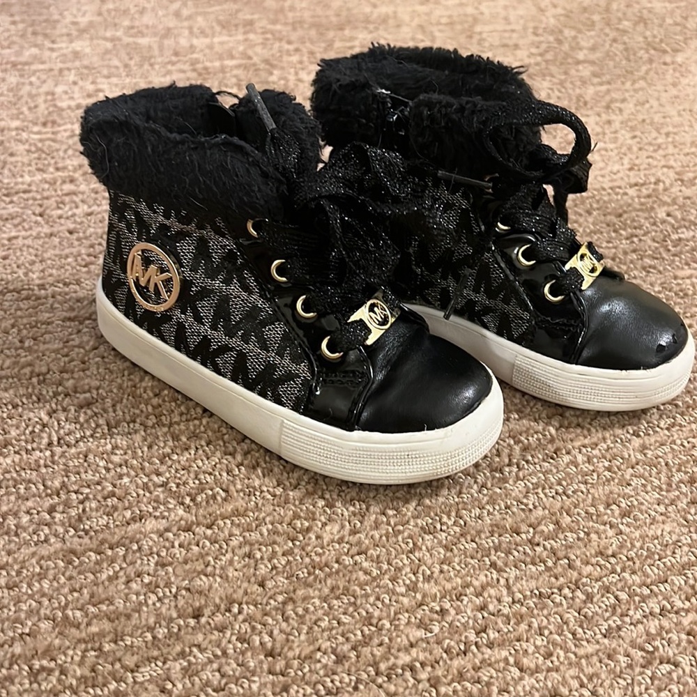 Michael Kors high top sneakers with faux fur, size 7